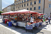 Sommer in der Stadt: Dultstand auf dem Wittelsbacher Platz (©Foto: Martin Schmitz)